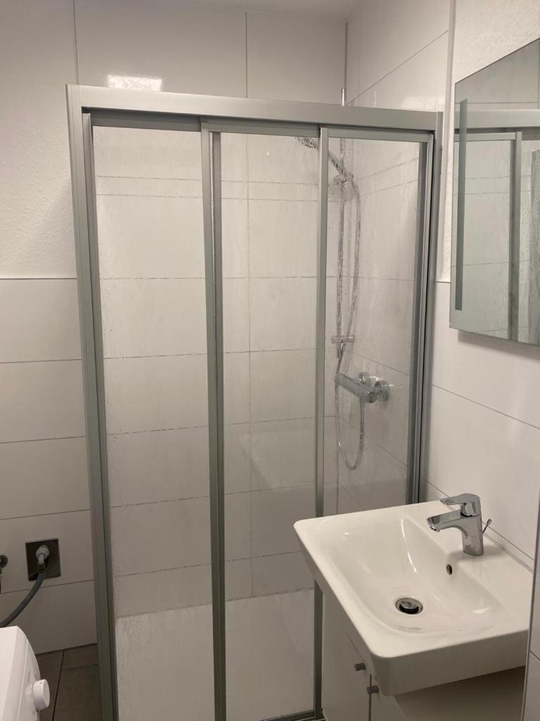 Zur Schleuse - Ferienwohnung Bis 6 Personen Mit Gem Garten Rostock Exterior photo